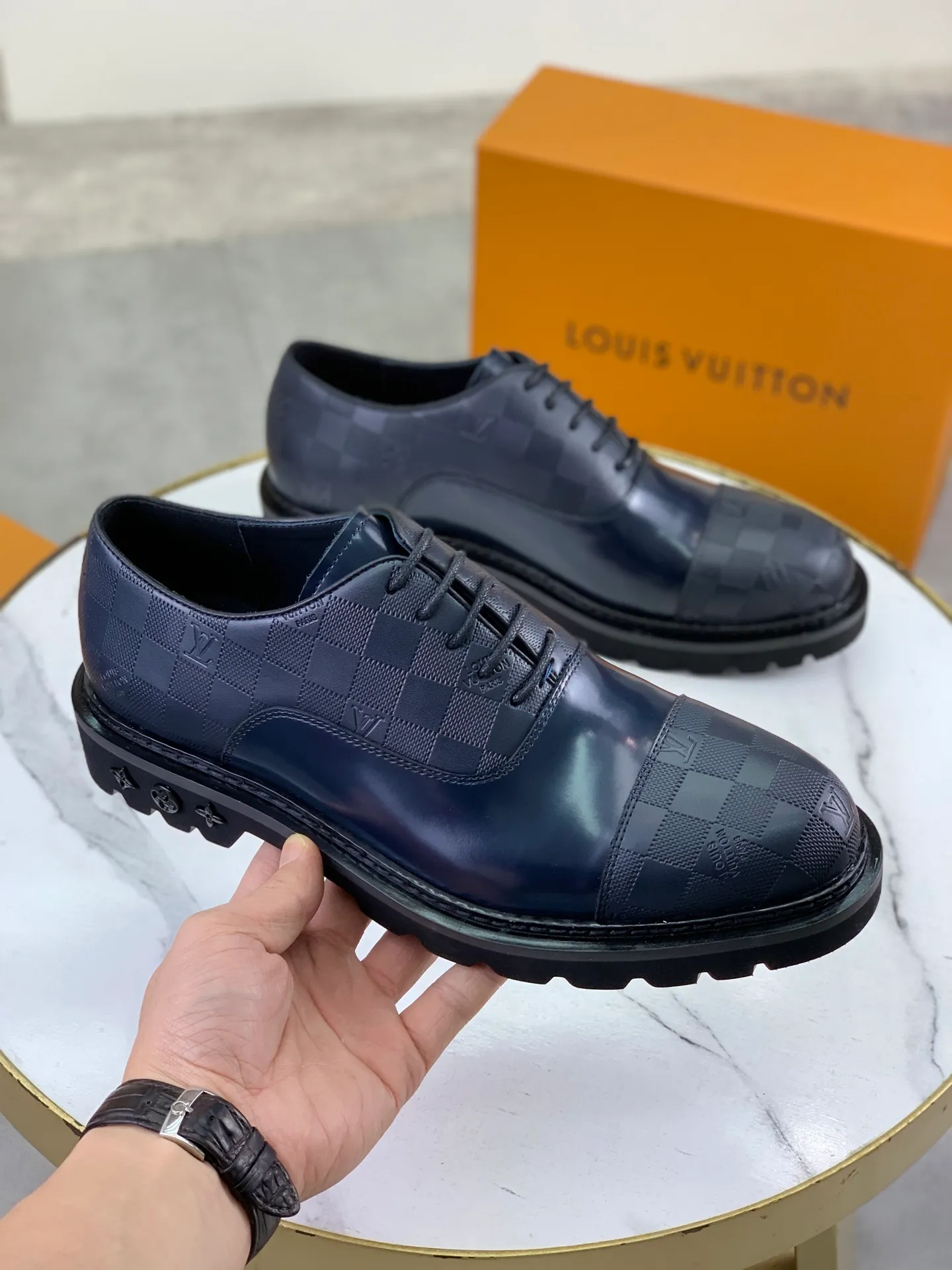 Factory price P820 💎💎💎Top version LOUIS VUITTON [Louis Vuitton] - LV men's business casual leather shoes, luxurious and noble 👞All imported original cowhide, just to create a more comfortable wearing experience, upper: original high-end calfskin➕Imported soft cowhide lining, original lightweight foam outsole✔️Color: 3️⃣colors available Size: 39-44 (38.45 46 can be customized (non-returnable)